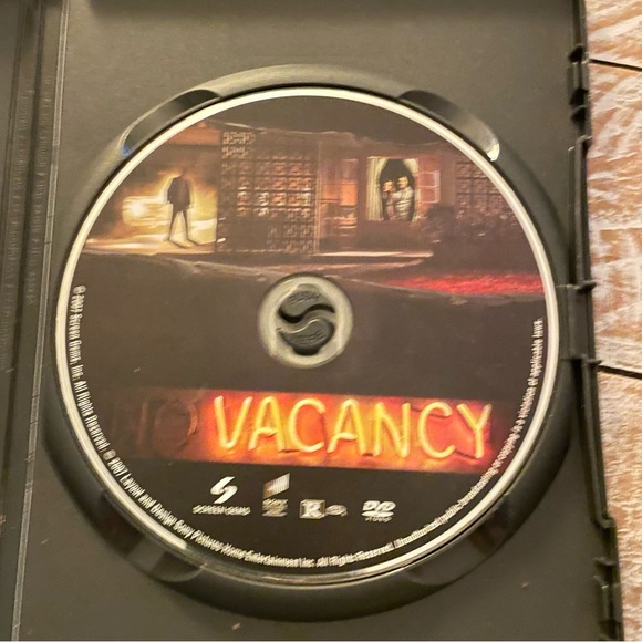 3/$15 u pick dvds📀or 1 for $10~ vacancy🫣😬 - Picture 3 of 7